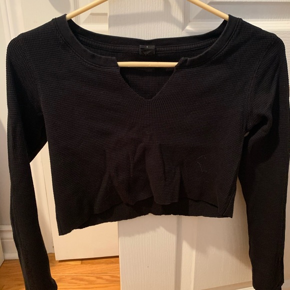 Cropped waffle v neck (thrifted) - Picture 2 of 2